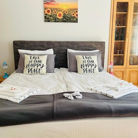 Spacious 2 Bedrooms In The Center Of 耶烈万 外观 照片