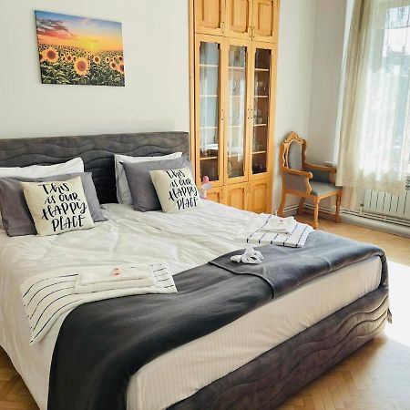 Spacious 2 Bedrooms In The Center Of 耶烈万 外观 照片