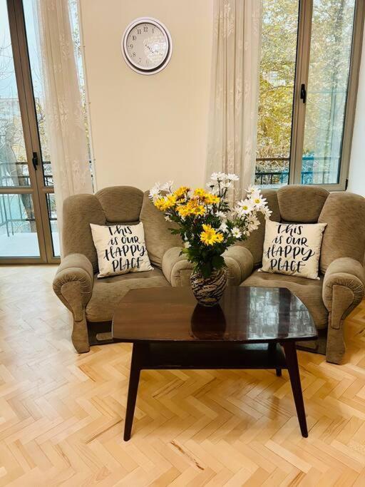 Spacious 2 Bedrooms In The Center Of 耶烈万 外观 照片