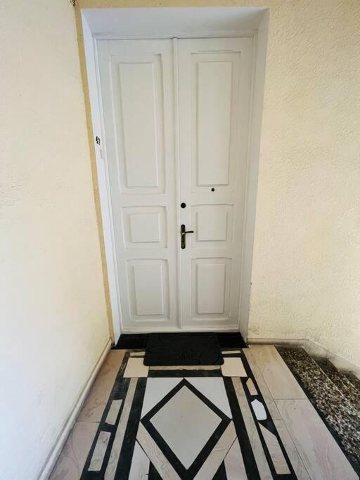 Spacious 2 Bedrooms In The Center Of 耶烈万 外观 照片