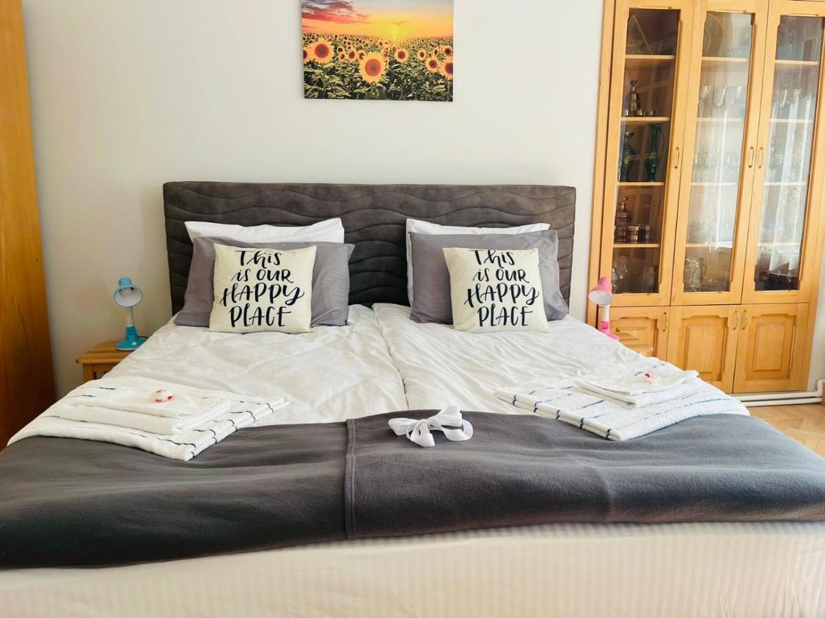 Spacious 2 Bedrooms In The Center Of 耶烈万 外观 照片
