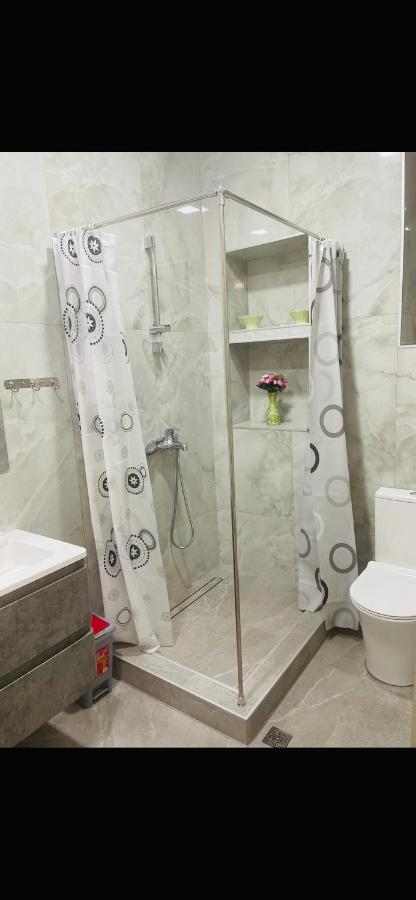 Spacious 2 Bedrooms In The Center Of 耶烈万 外观 照片